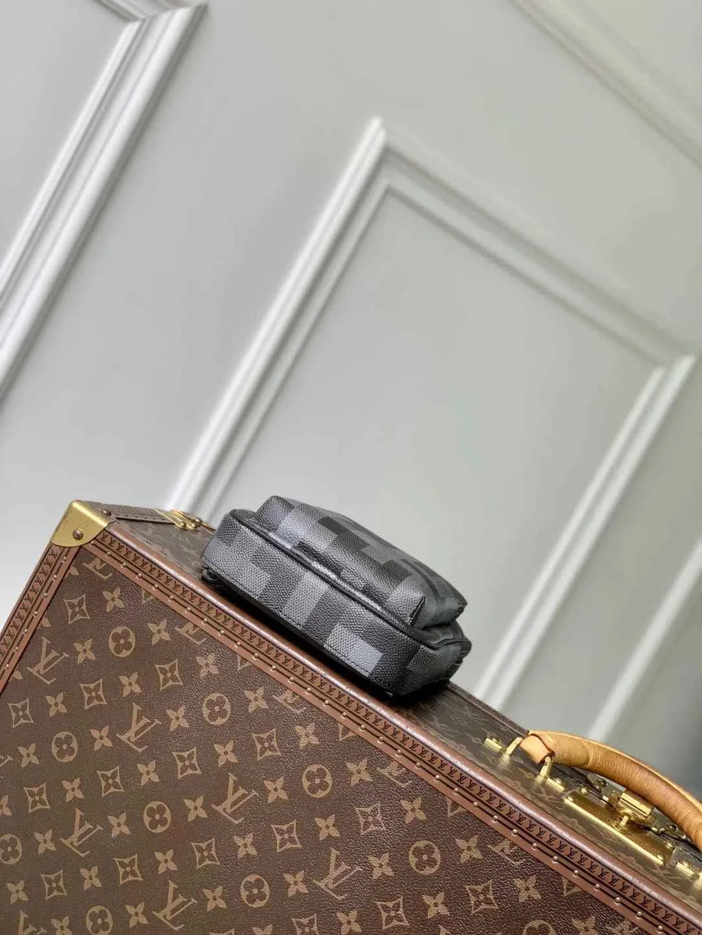 Louis Vuitton Avenue Slingbag PM M14953 Black