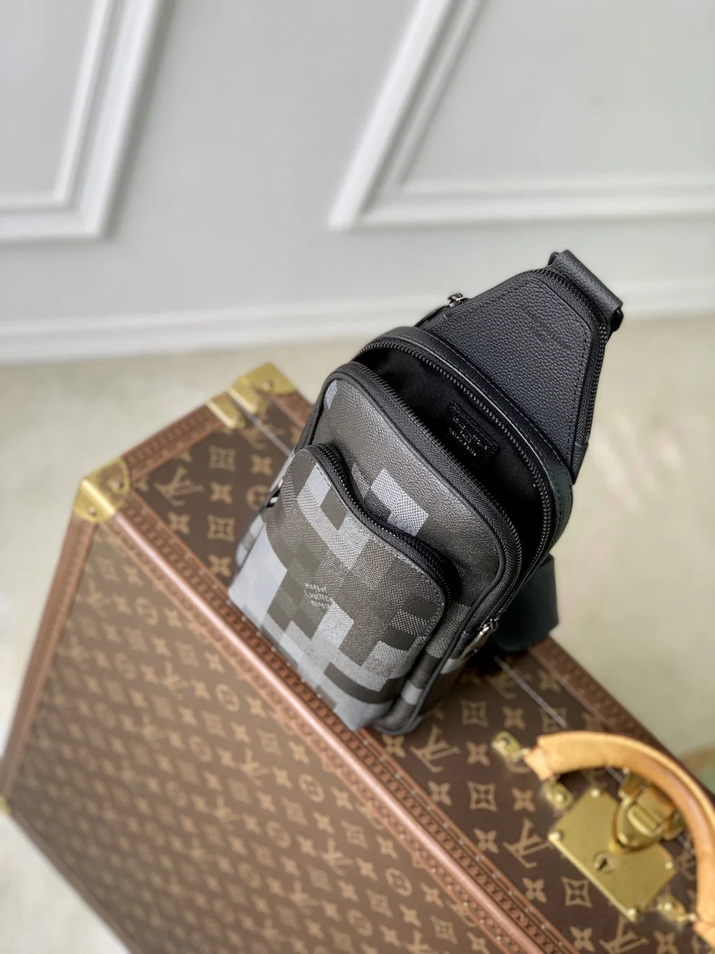 Louis Vuitton Avenue Slingbag PM M14953 Black - Default Title - View 5