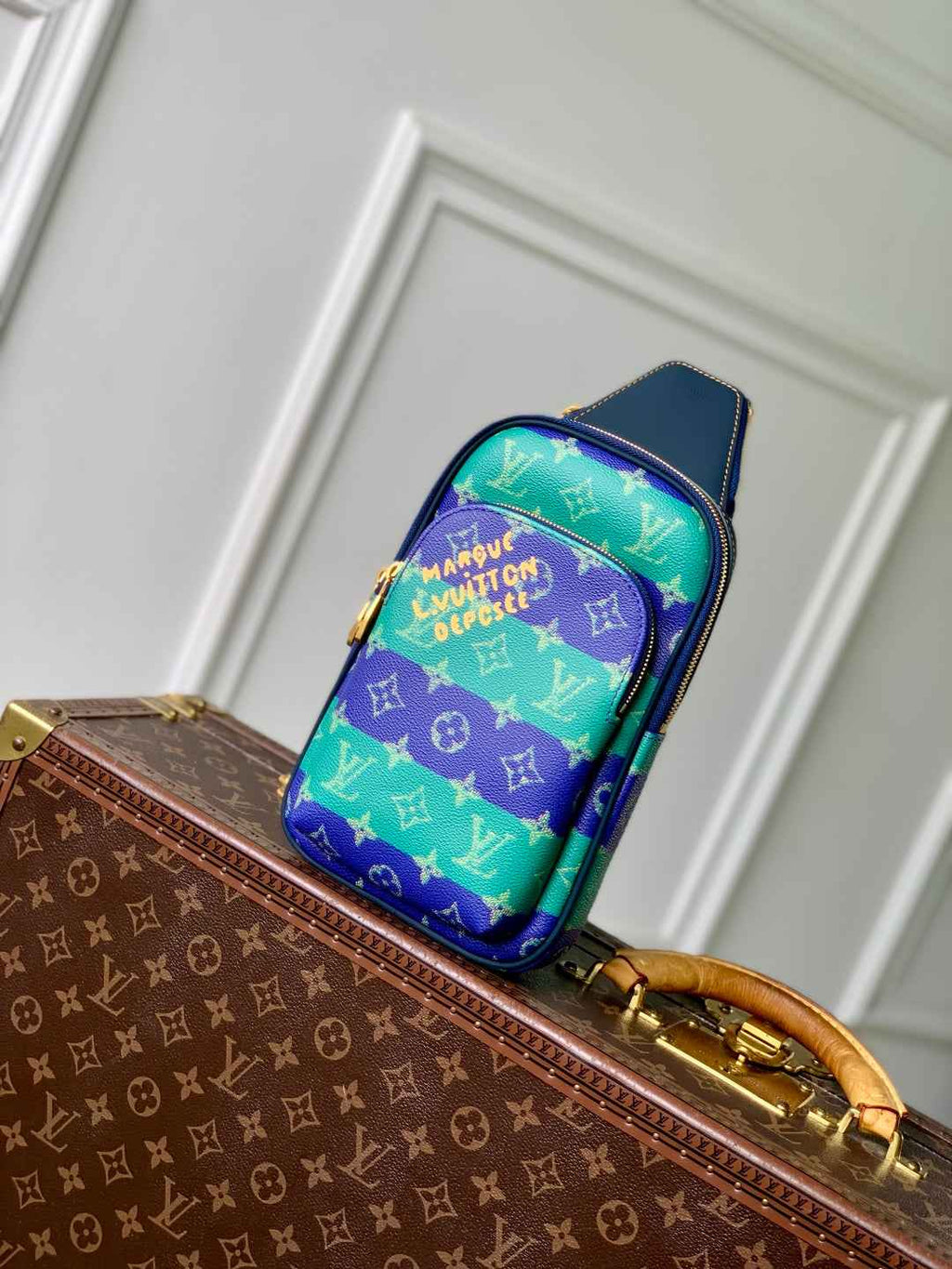 Louis Vuitton Avenue Slingbag M26419 Monogram canvas