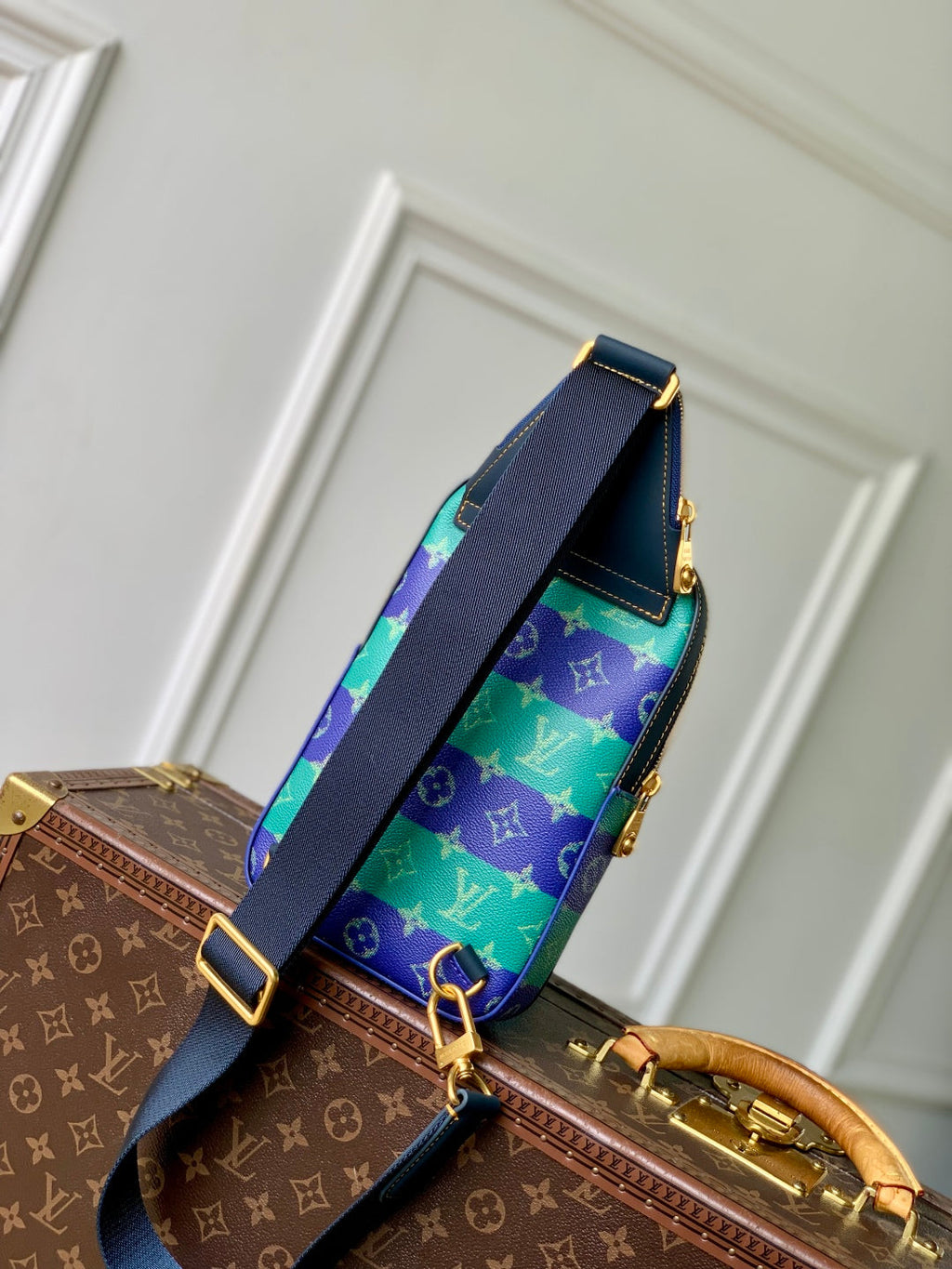Louis Vuitton Avenue Slingbag M26419 Monogram canvas - Default Title - View 3