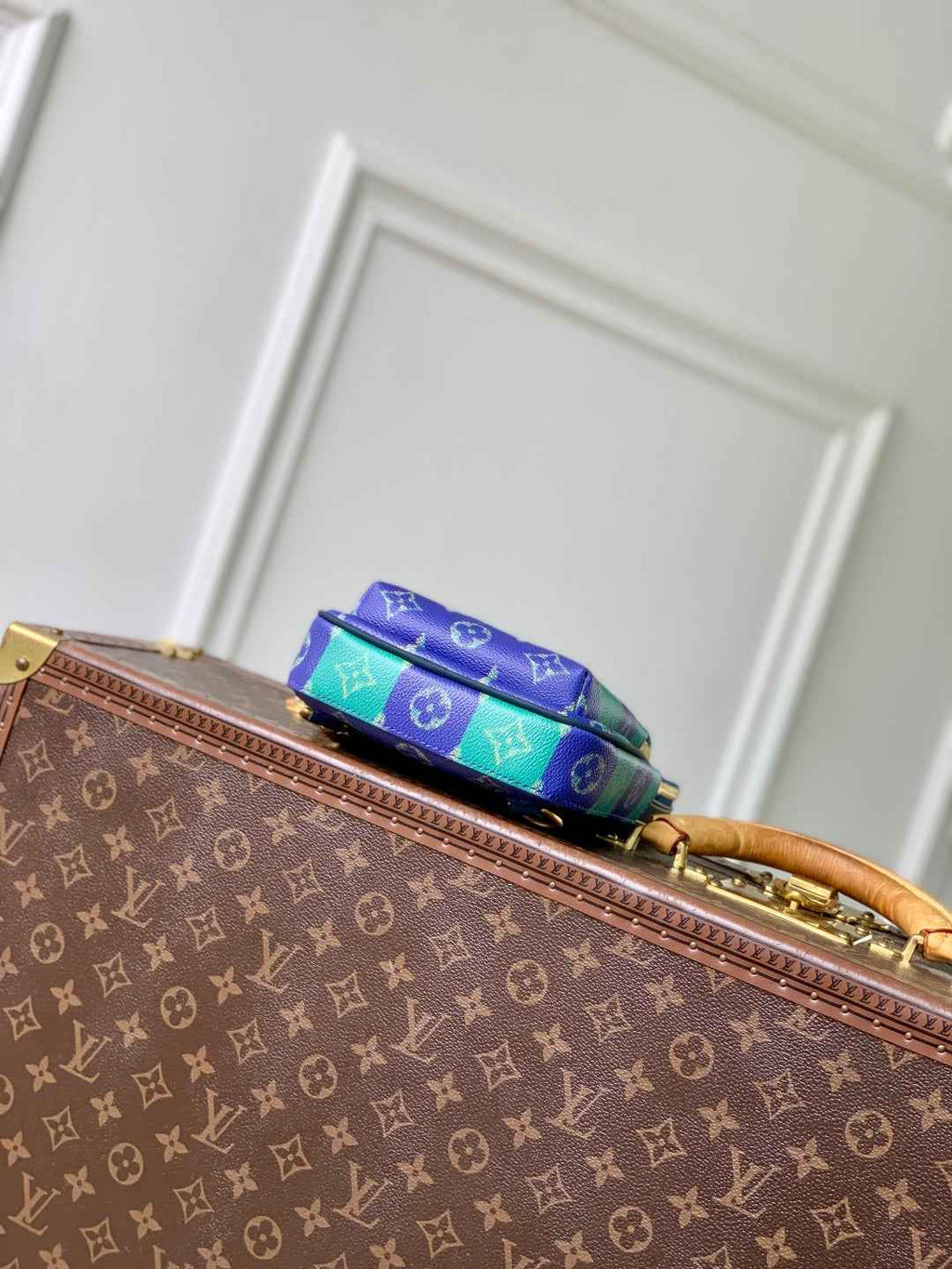 Louis Vuitton Avenue Slingbag M26419 Monogram canvas