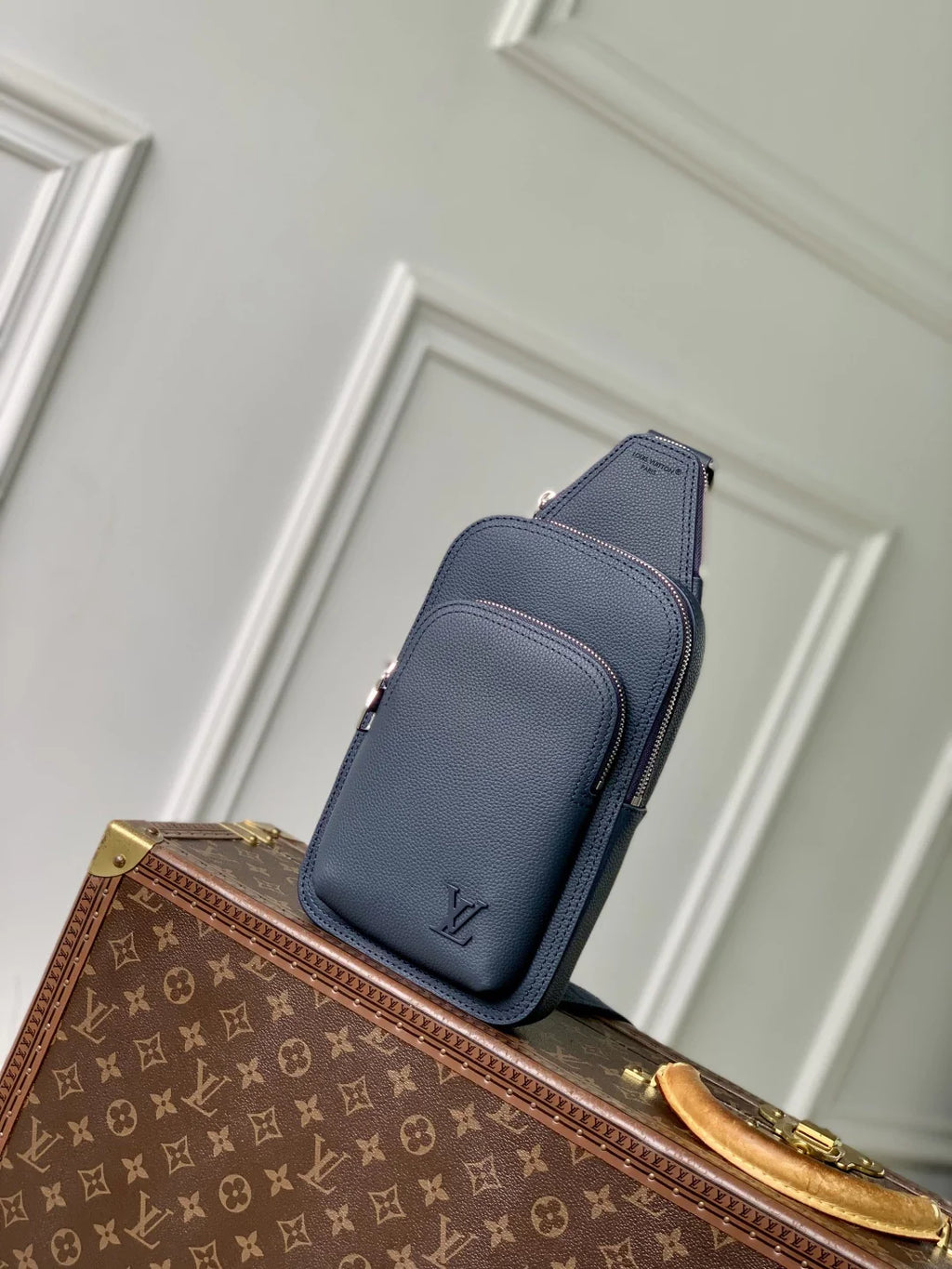 Louis Vuitton Avenue Slingbag Bag M30863 Blue Leather - Default Title - View 1