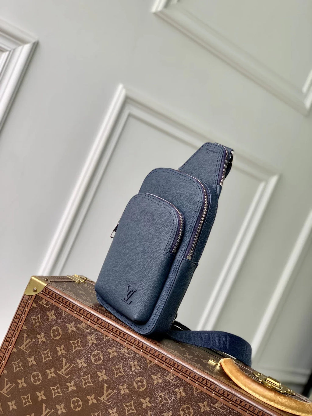 Louis Vuitton Avenue Slingbag Bag M30863 Blue Leather - Default Title - View 2