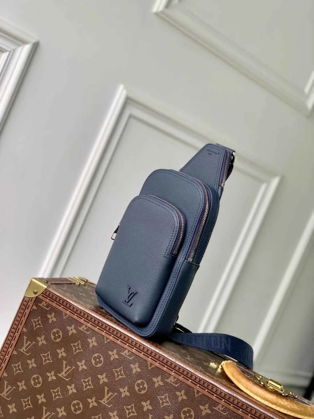 Louis Vuitton Avenue Slingbag PM Bag M15269 Blue calfskin