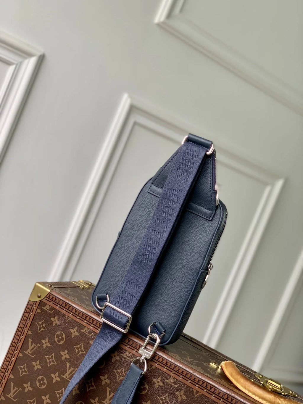 Louis Vuitton Avenue Slingbag PM Bag M15269 Blue calfskin - Default Title - View 3