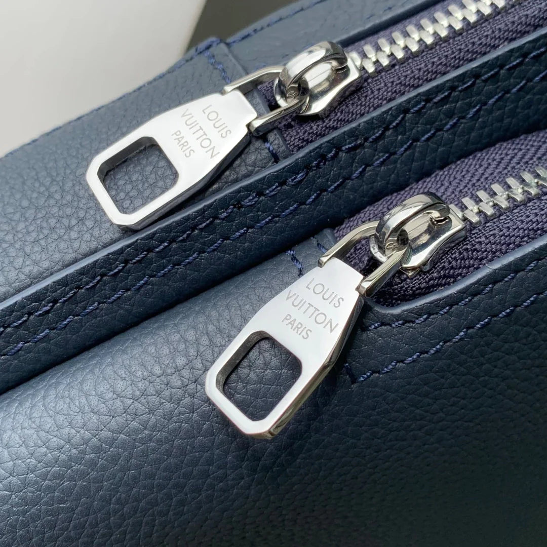 Louis Vuitton Avenue Slingbag Bag M30863 Blue Leather