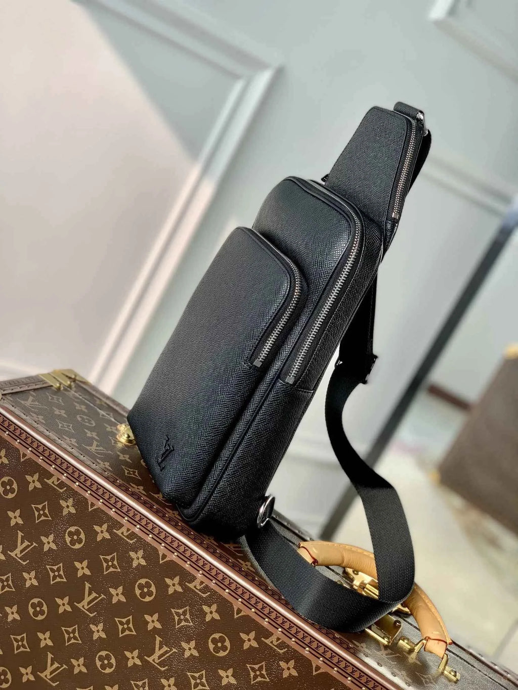Louis Vuitton Avenue Slingbag Bag M30863 Black Leather