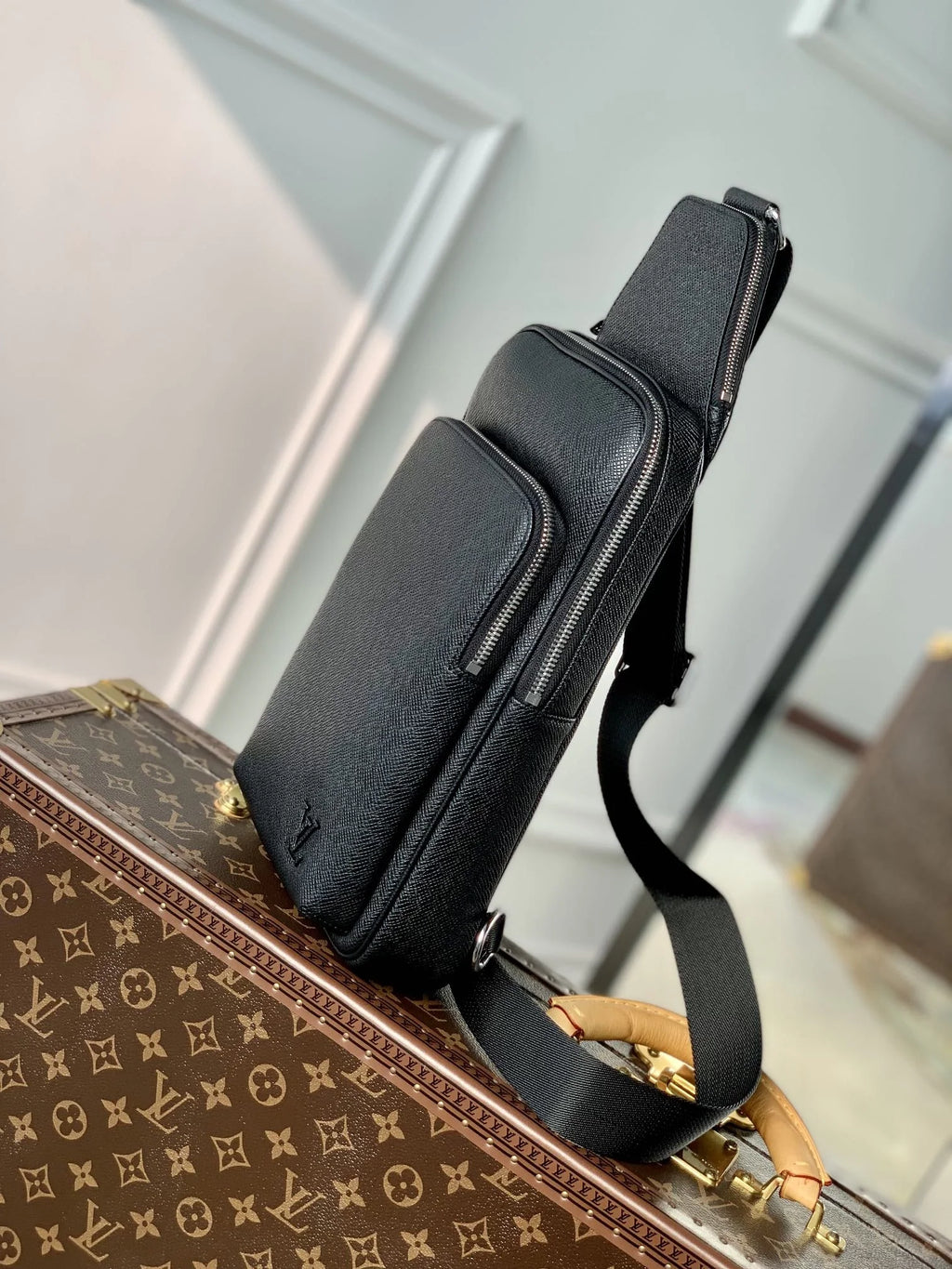 Louis Vuitton Avenue Slingbag Bag M30863 Black Leather - Default Title - View 3