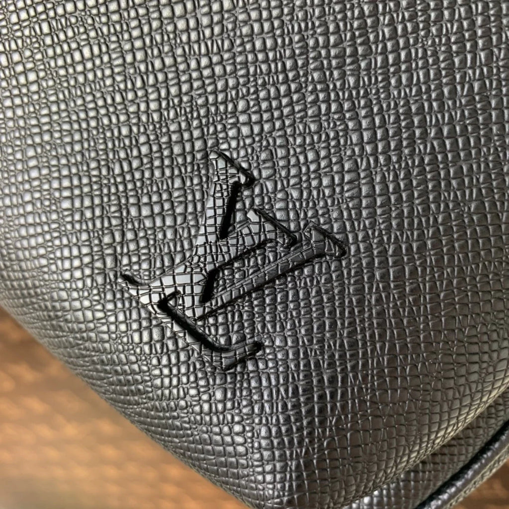 Louis Vuitton Avenue Slingbag Bag M30863 Black Leather - Default Title - View 5