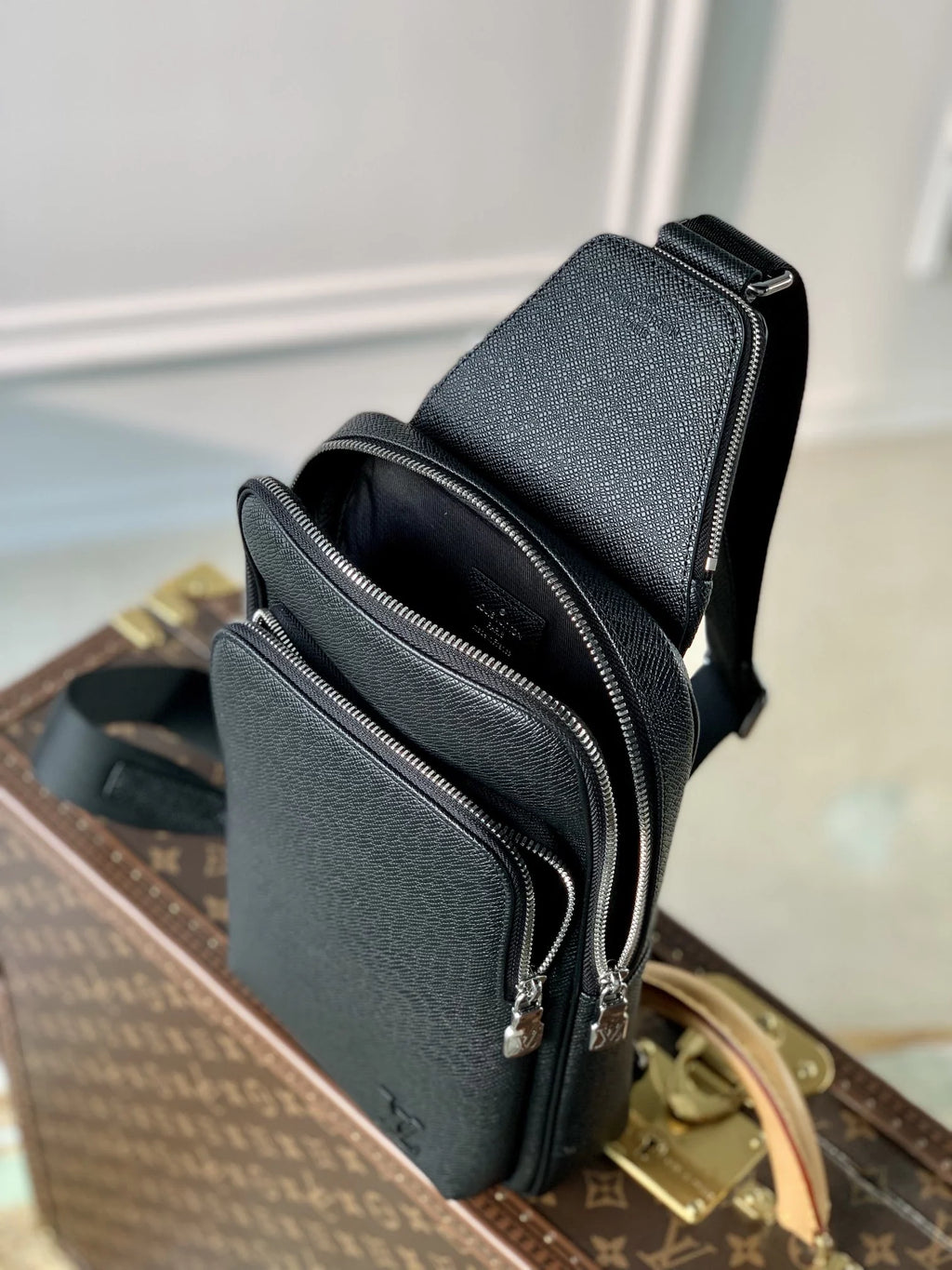 Louis Vuitton Avenue Slingbag Bag M30863 Black Leather - Default Title - View 8