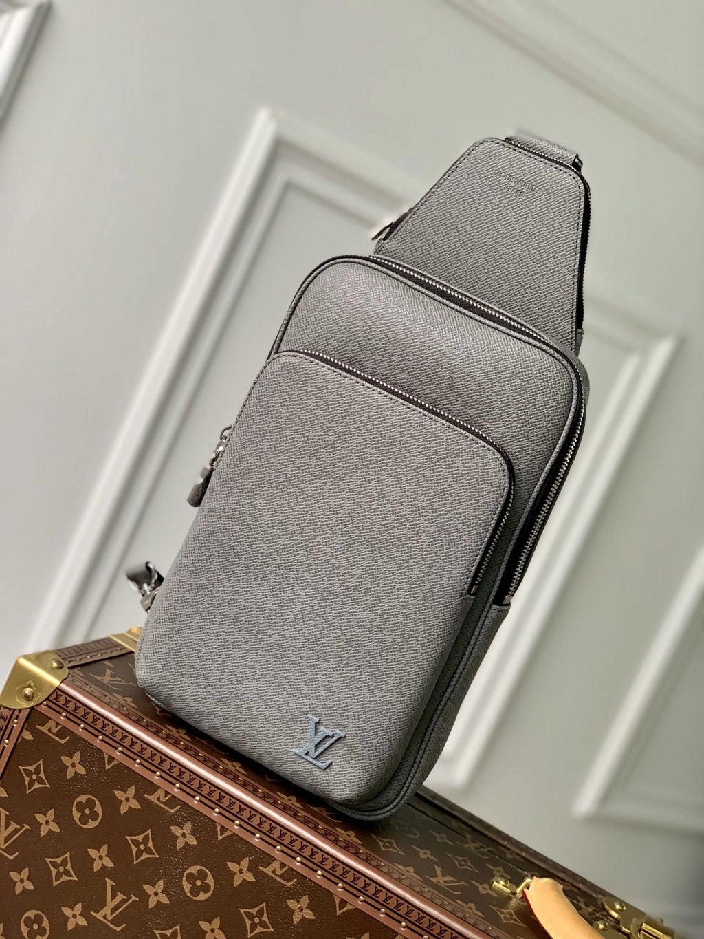 Louis Vuitton Avenue Slingbag Bag M30863 Gray Leather - Default Title - View 1