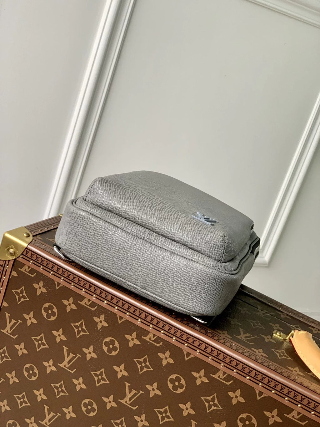 Louis Vuitton Avenue Slingbag Bag M30863 Gray Leather - Default Title - View 4