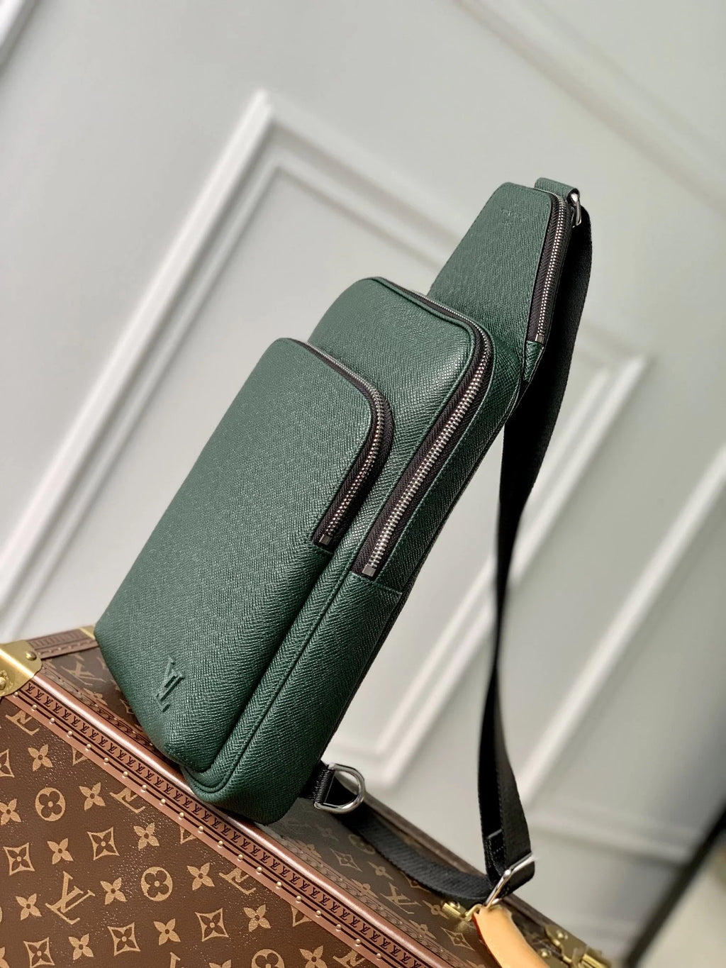 Louis Vuitton Avenue Slingbag Bag M30863 Green Leather - Default Title - View 2