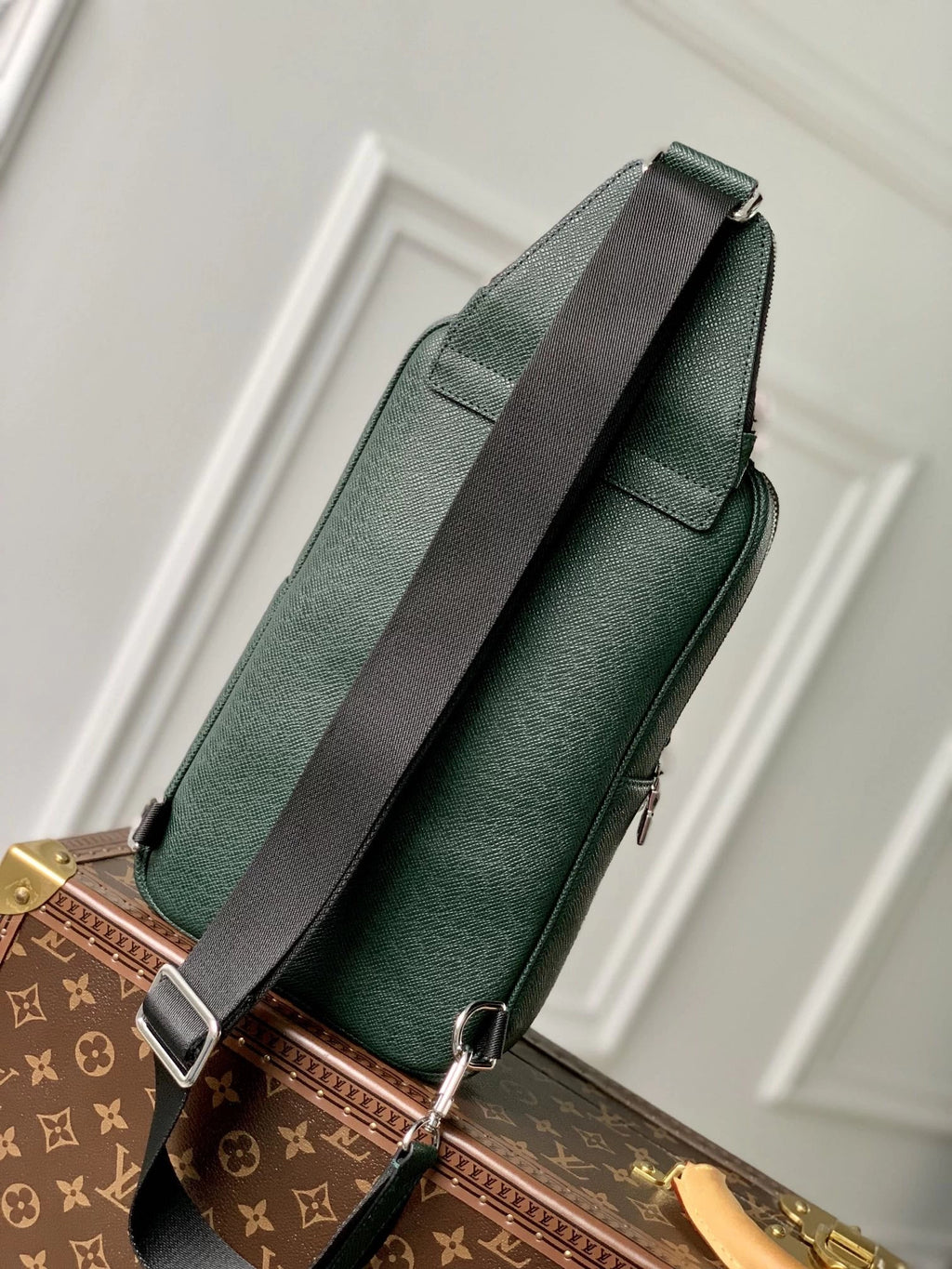 Louis Vuitton Avenue Slingbag Bag M30863 Green Leather - Default Title - View 3