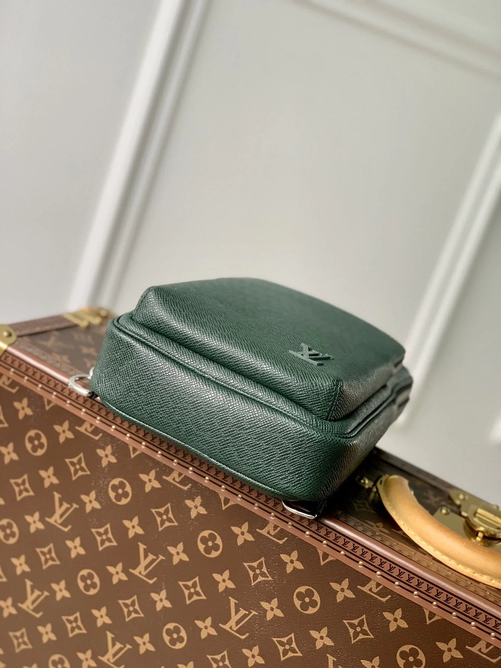 Louis Vuitton Avenue Slingbag Bag M30863 Green Leather - Default Title - View 4
