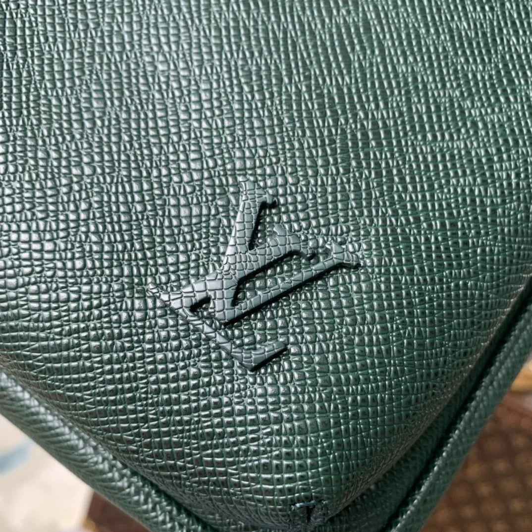 Louis Vuitton Avenue Slingbag Bag M30863 Green Leather