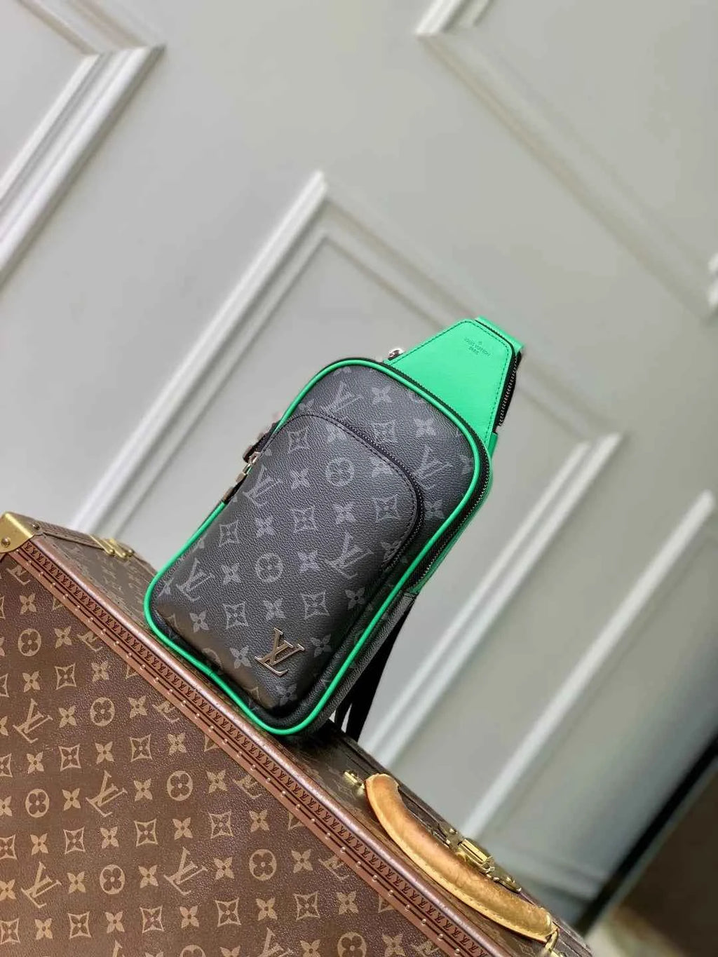 Louis Vuitton Avenue Slingbag PM M25891 Monogram canvas