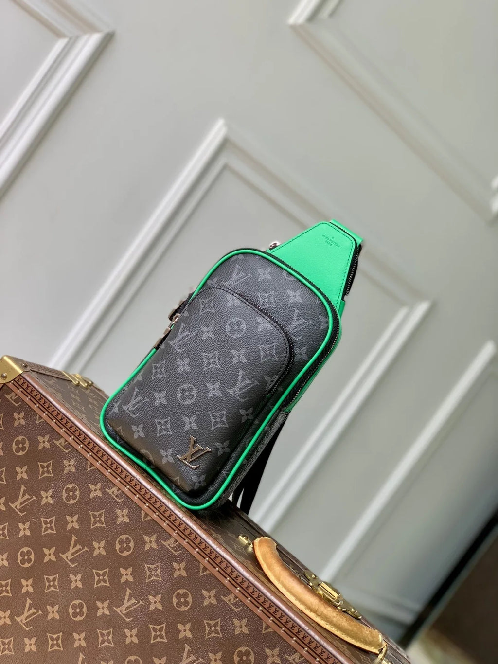 Louis Vuitton Avenue Slingbag PM M25891 Monogram canvas - Default Title - View 1