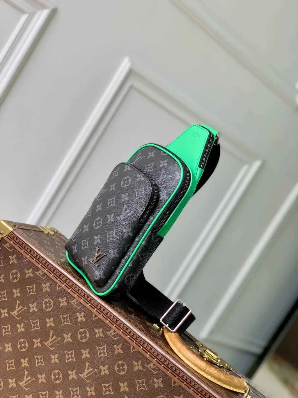 Louis Vuitton Avenue Slingbag PM M25891 Monogram canvas