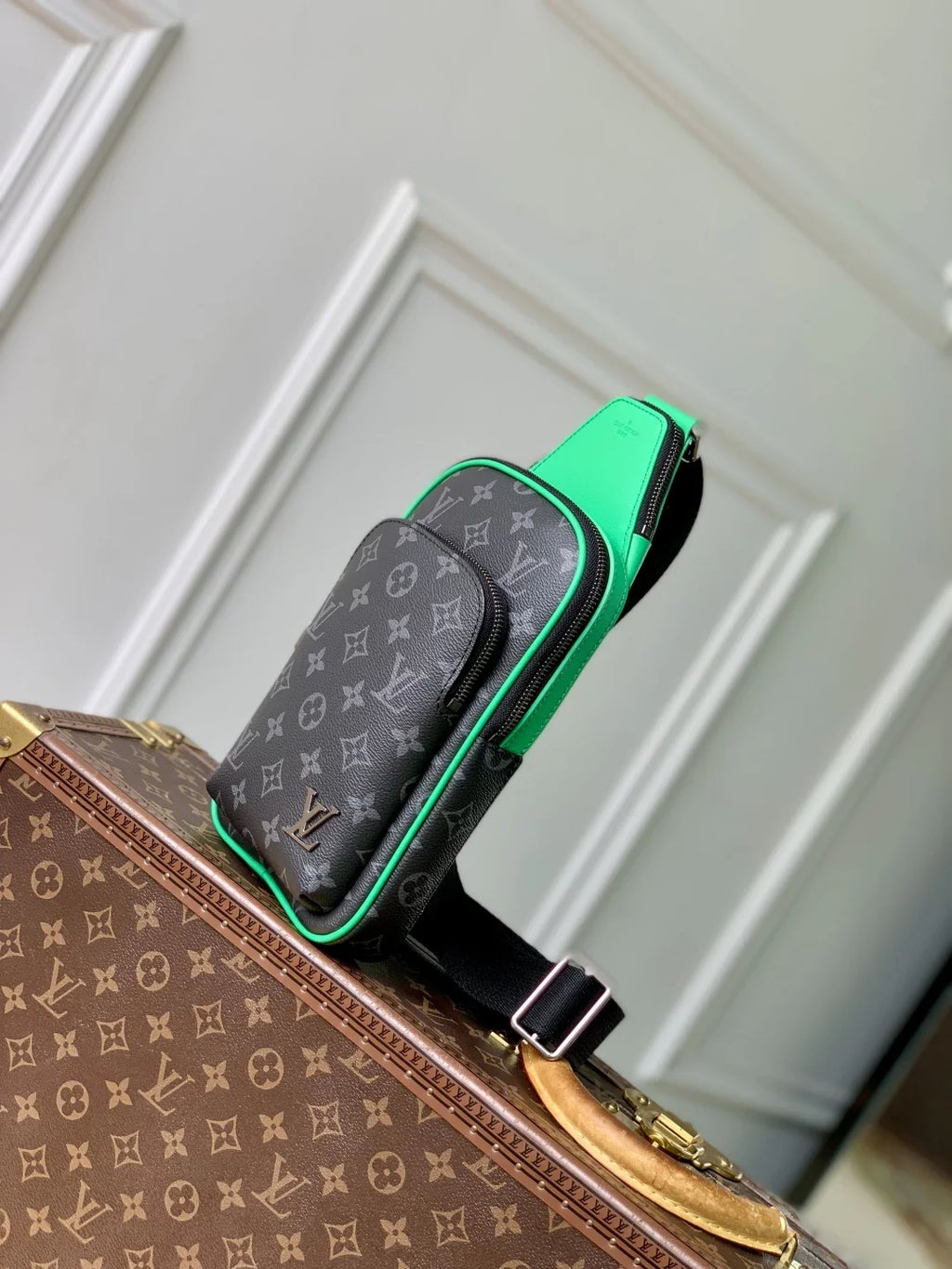 Louis Vuitton Avenue Slingbag PM M25891 Monogram canvas - Default Title - View 2