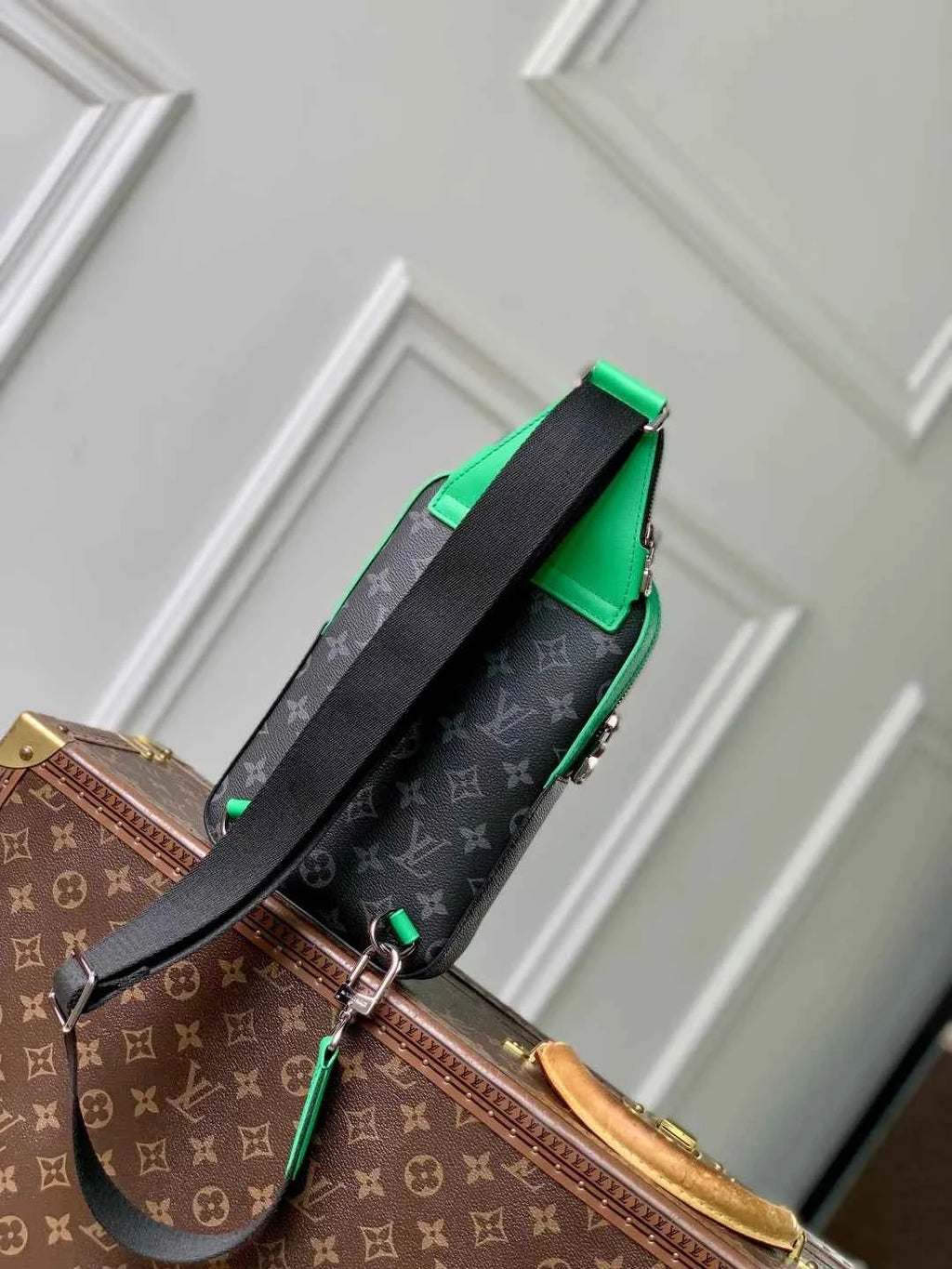 Louis Vuitton Avenue Slingbag PM M25891 Monogram canvas