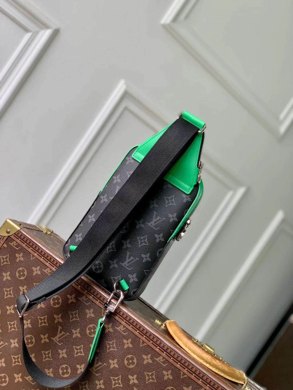 Louis Vuitton Avenue Slingbag PM M25891 Monogram canvas - Default Title - View 3