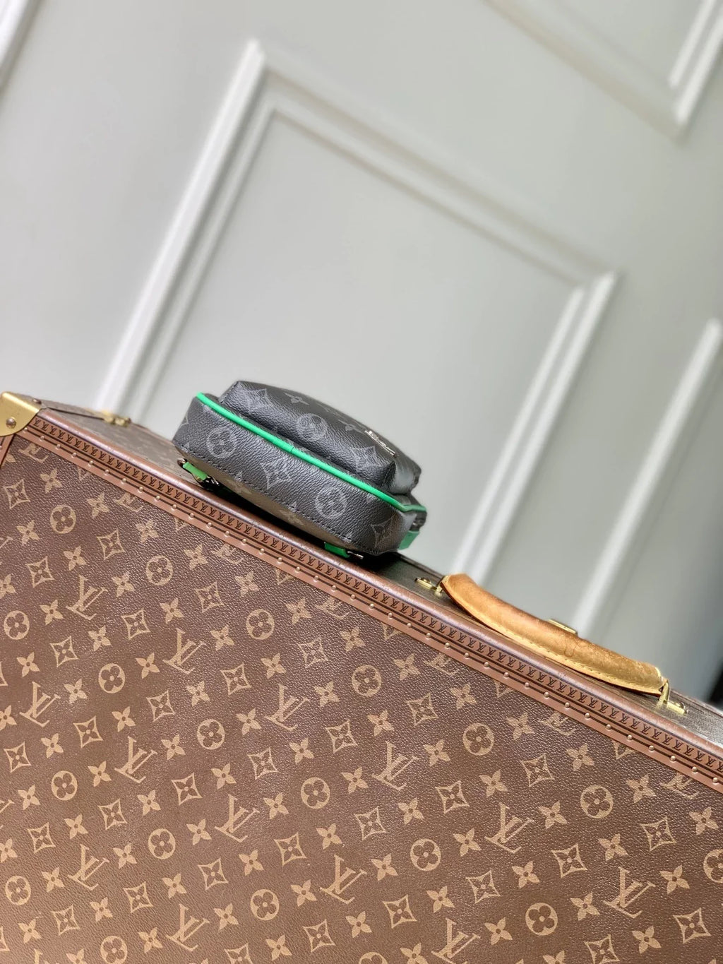 Louis Vuitton Avenue Slingbag PM M25891 Monogram canvas - Default Title - View 4