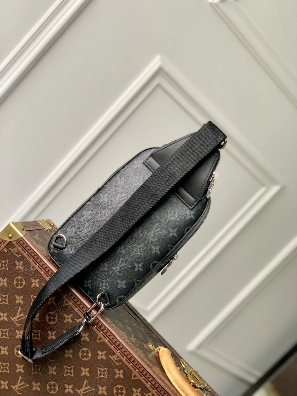 Louis Vuitton Avenue Slingbag PM M47137 Monogram canvas - Default Title - View 3