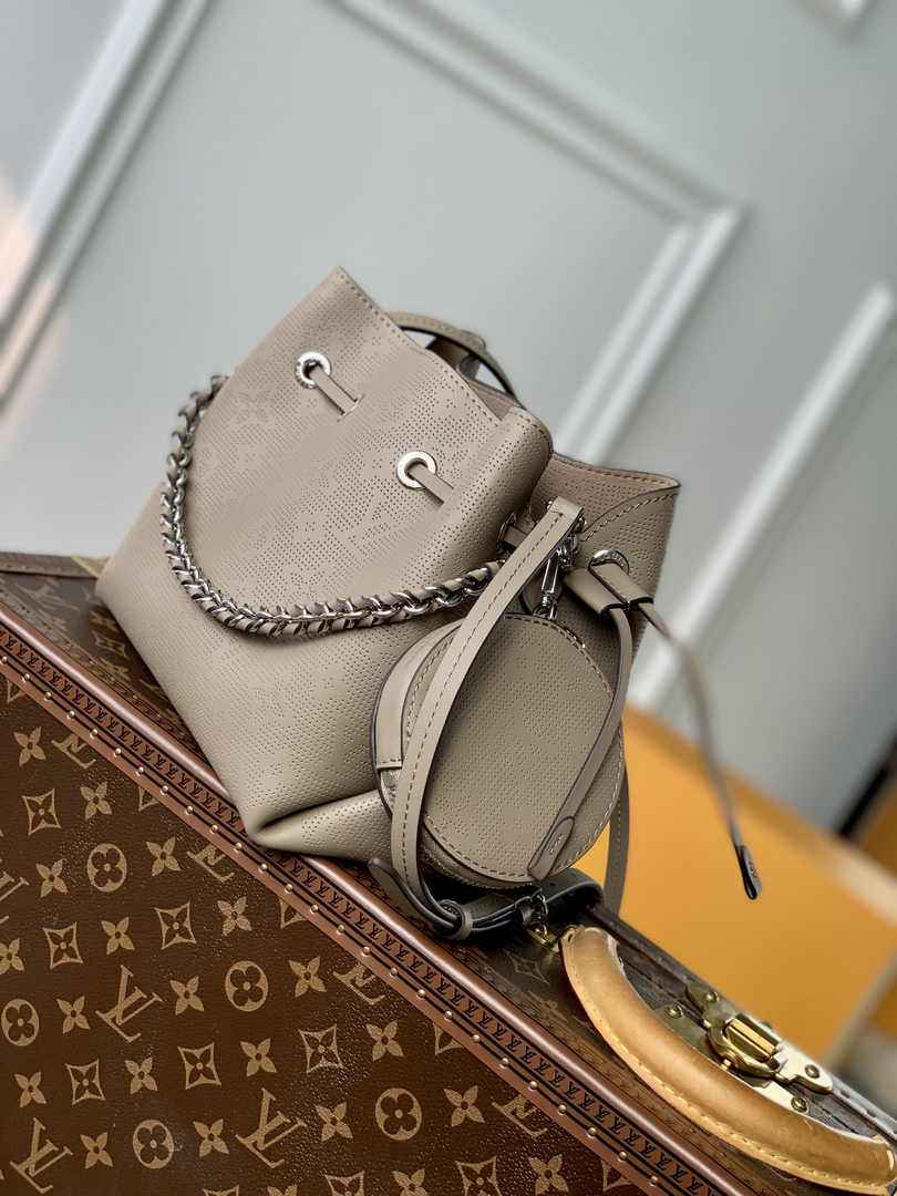 Louis Vuitton Bella Bag M21886 - Default Title - View 2