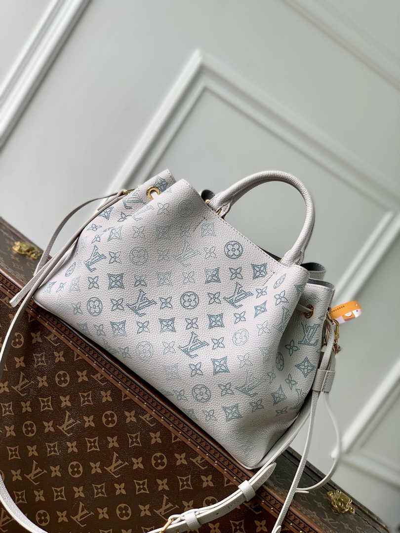 Louis Vuitton Bella Tote M12127