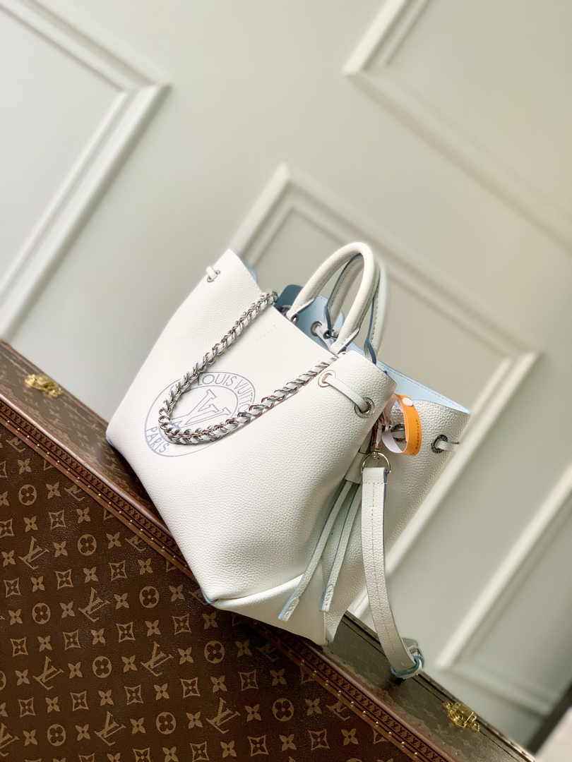 Louis Vuitton Bella Tote M11733