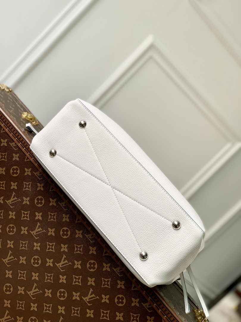 Louis Vuitton Bella Tote M11733