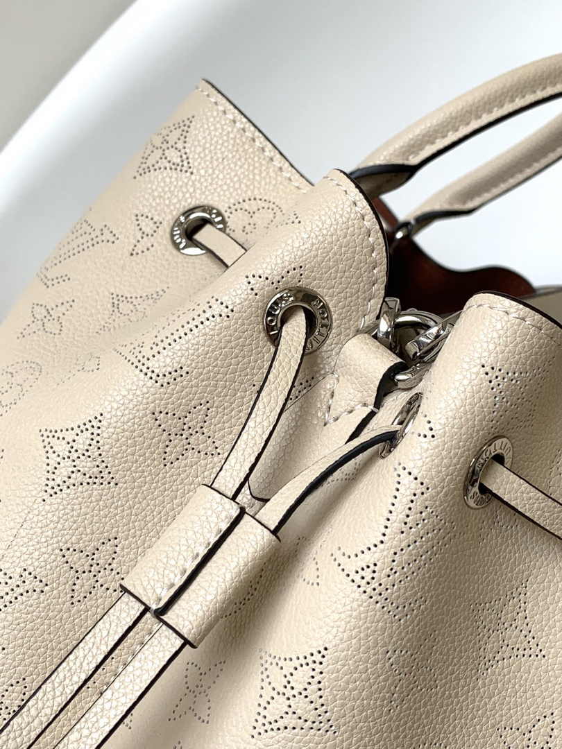 Louis Vuitton Bella Tote M59203 Beige Mahina Calfskin - Default Title - View 5