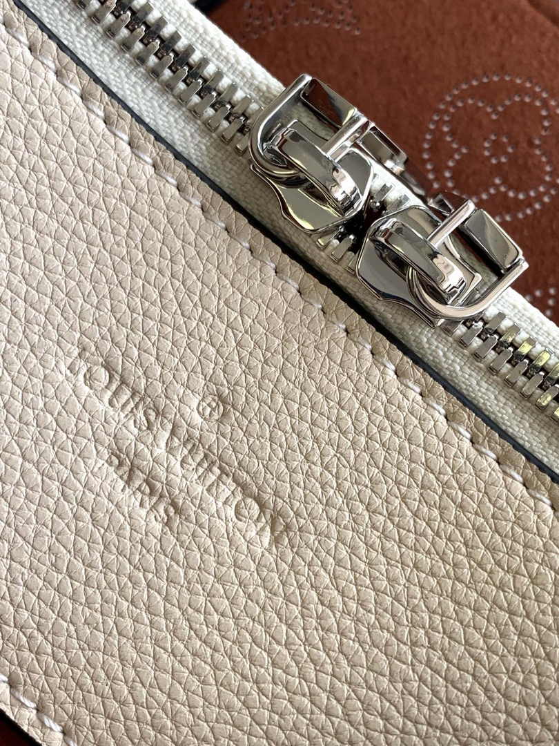 Louis Vuitton Bella Tote M59203 Beige Mahina Calfskin - Default Title - View 8
