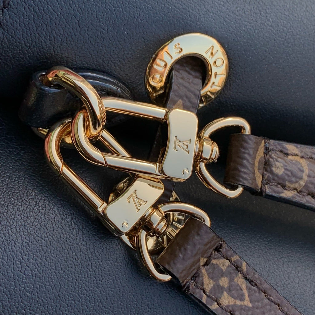 Louis Vuitton Bloom PM M13843 Black Leather Shoulder Bag