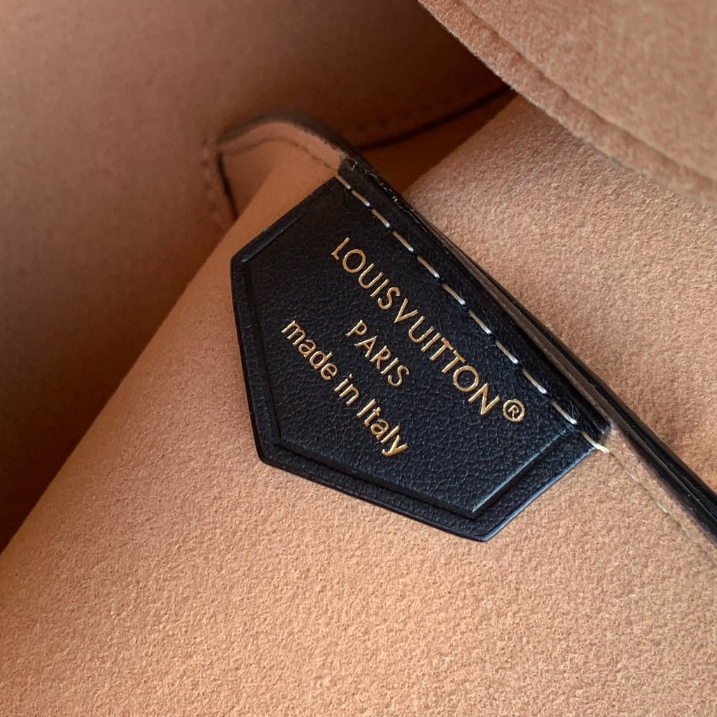 Louis Vuitton Bloom PM M13843 Black Leather Shoulder Bag