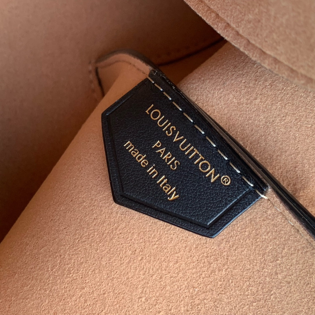 Louis Vuitton Bloom PM M13843 Black Leather Shoulder Bag