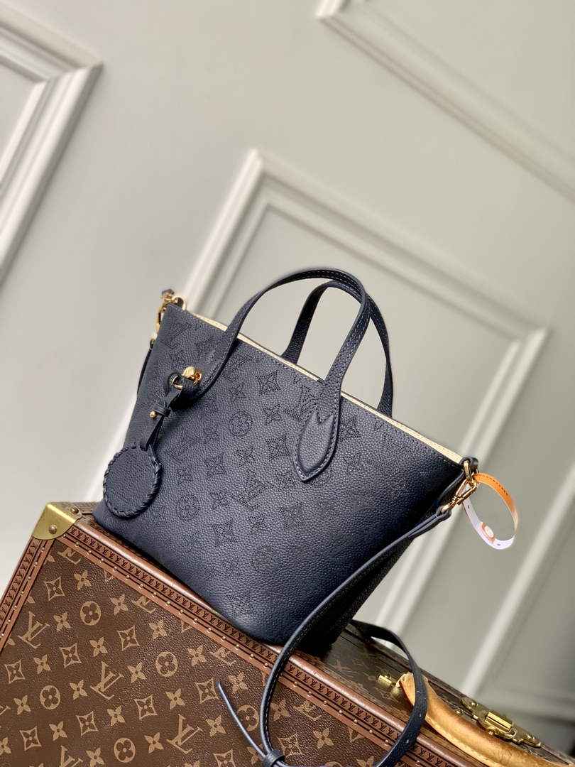 Louis Vuitton Blossom PM Bag M14317