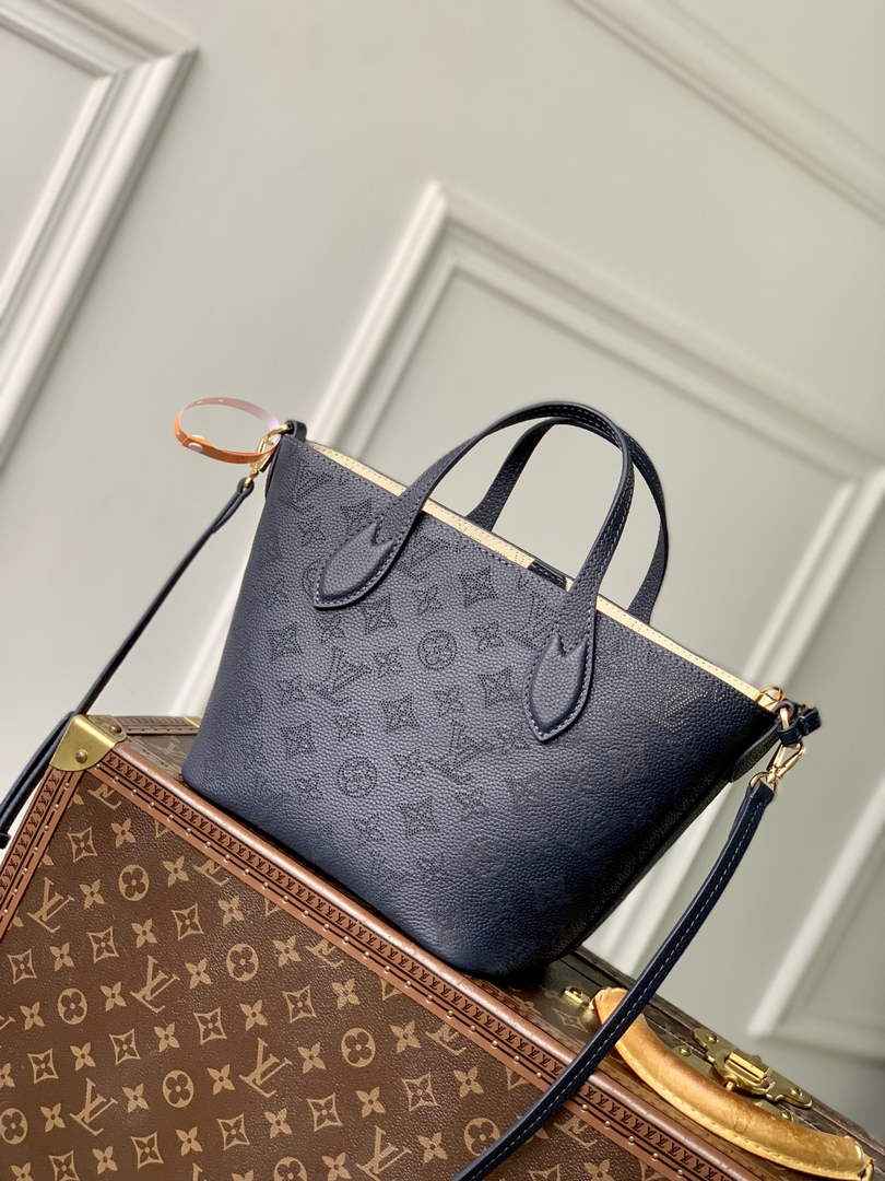 Louis Vuitton Blossom PM Bag M14317