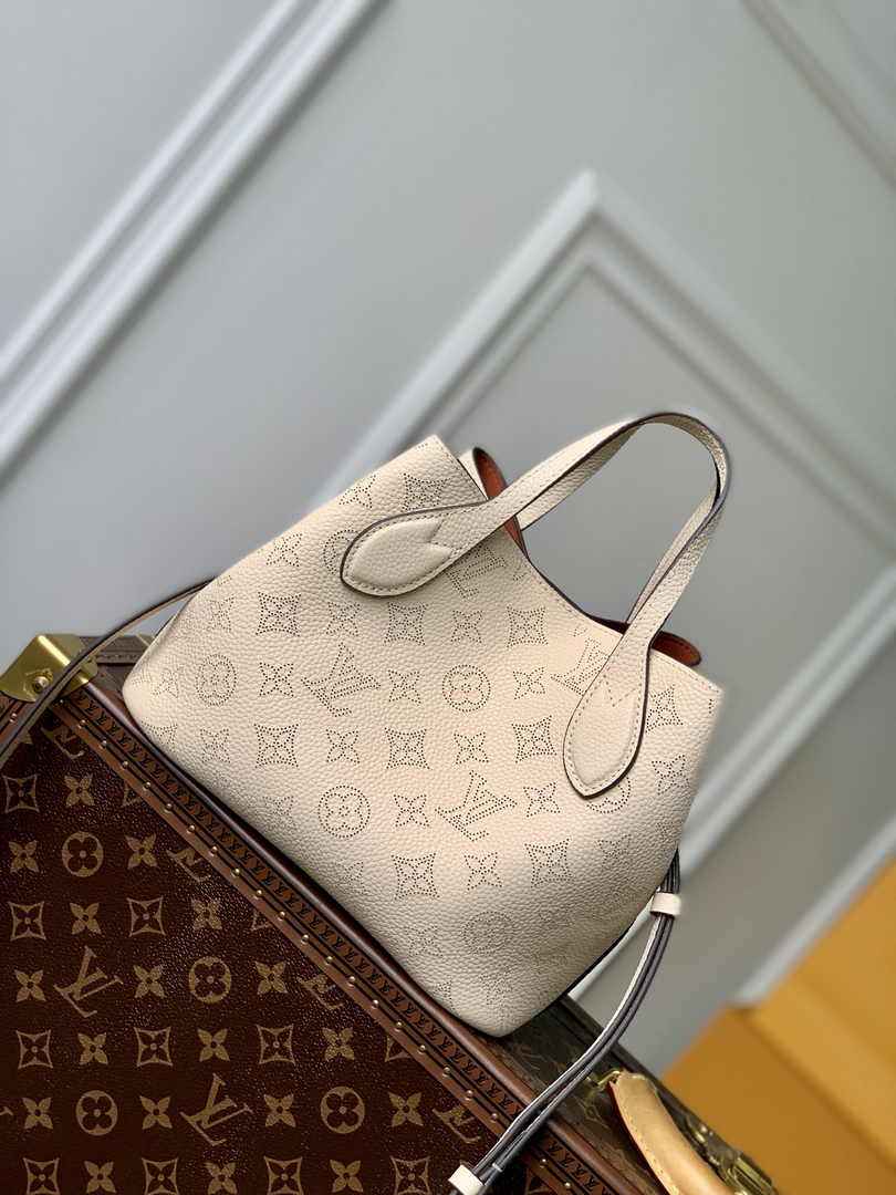 Louis Vuitton Blossom PM Bag M21909 - Default Title - View 3
