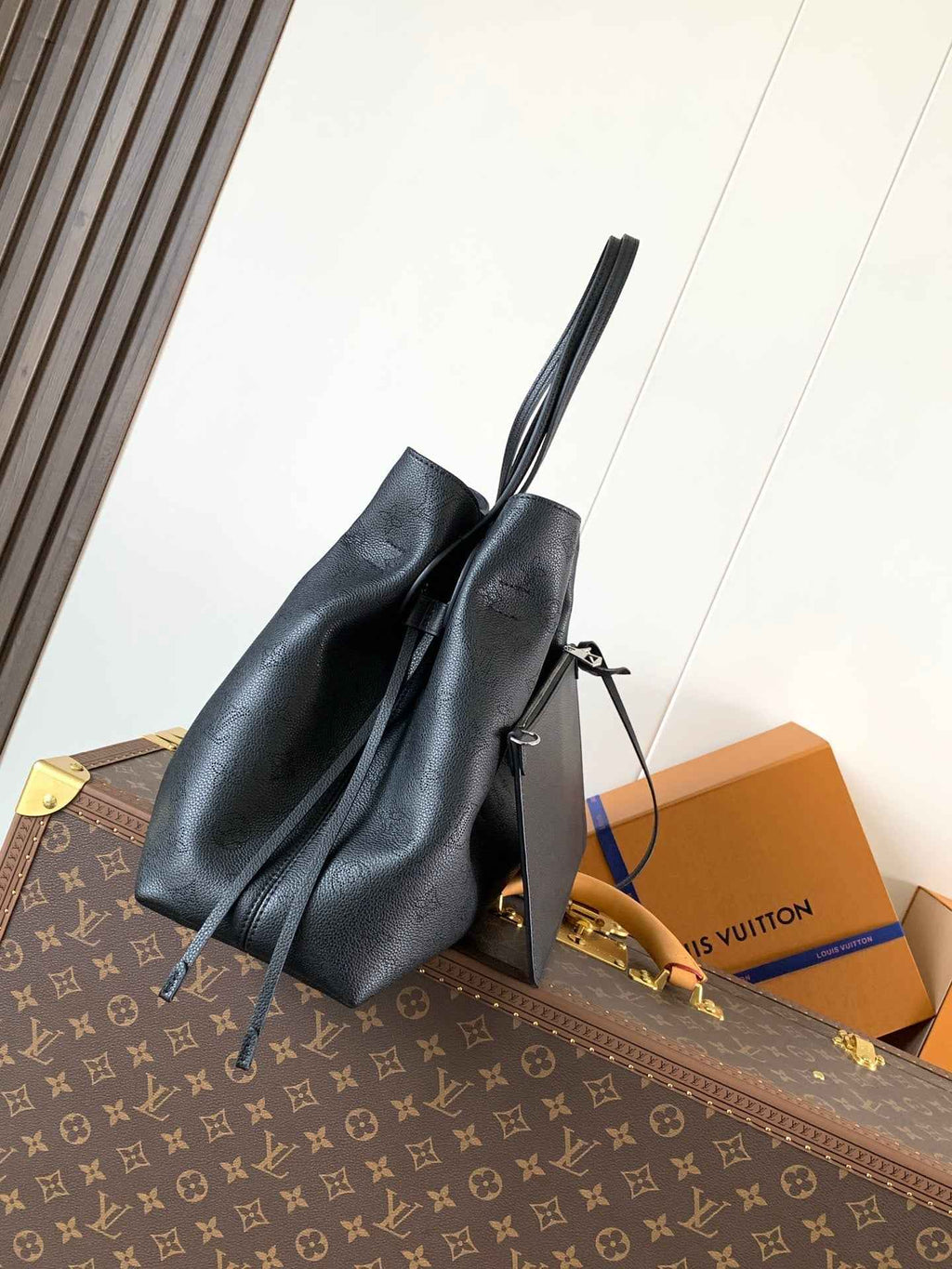 Louis Vuitton Boundless Shoulder Bag M13179 - Black Mahina Leather