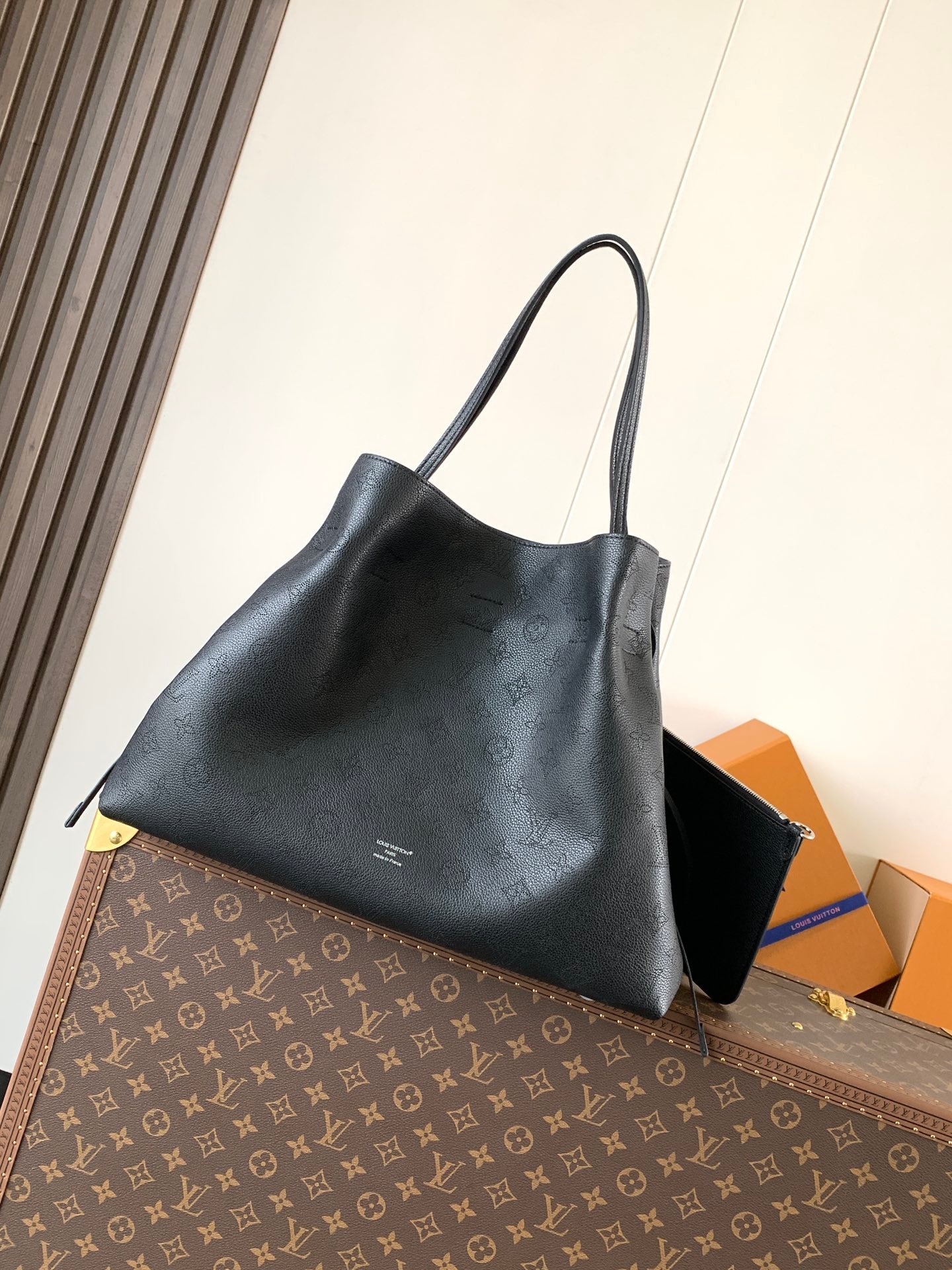 Louis Vuitton Boundless Shoulder Bag M13179 - Black Mahina Leather