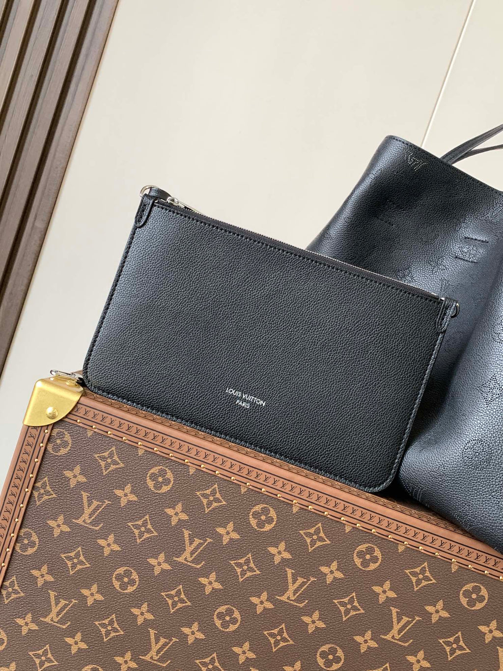 Louis Vuitton Boundless Shoulder Bag M13179 - Black Mahina Leather