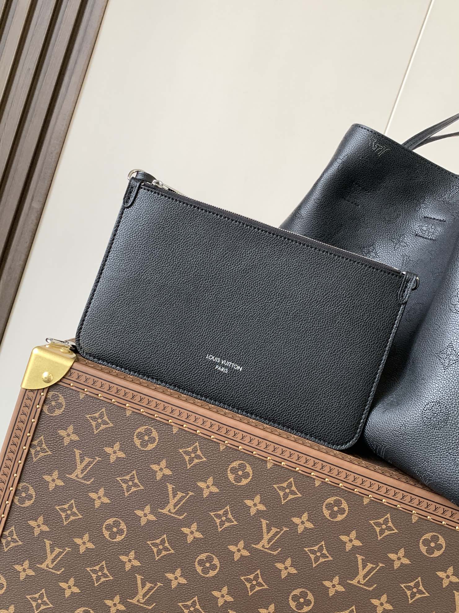 Louis Vuitton Boundless Shoulder Bag M13179 - Black Mahina Leather