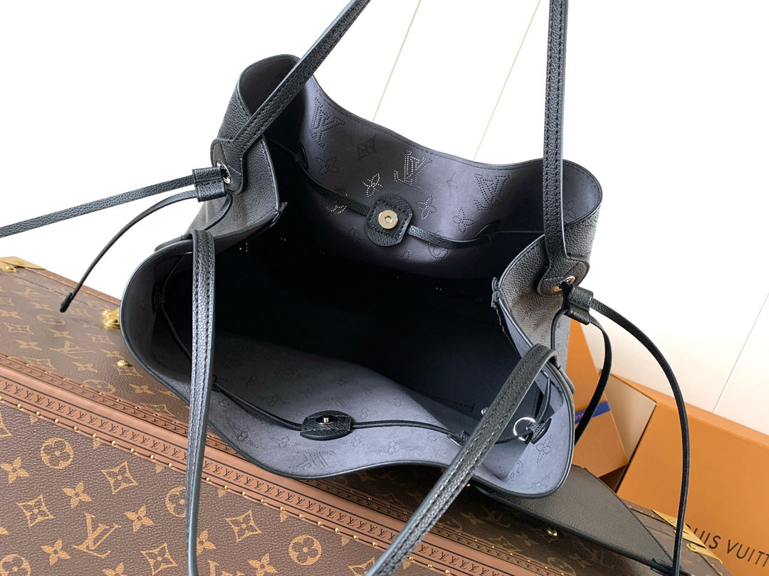 Louis Vuitton Boundless Shoulder Bag M13179 - Black Mahina Leather