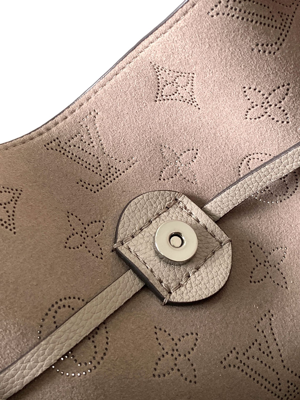 Louis Vuitton Boundless Shoulder Bag M13180 - Beige Mahina Leather