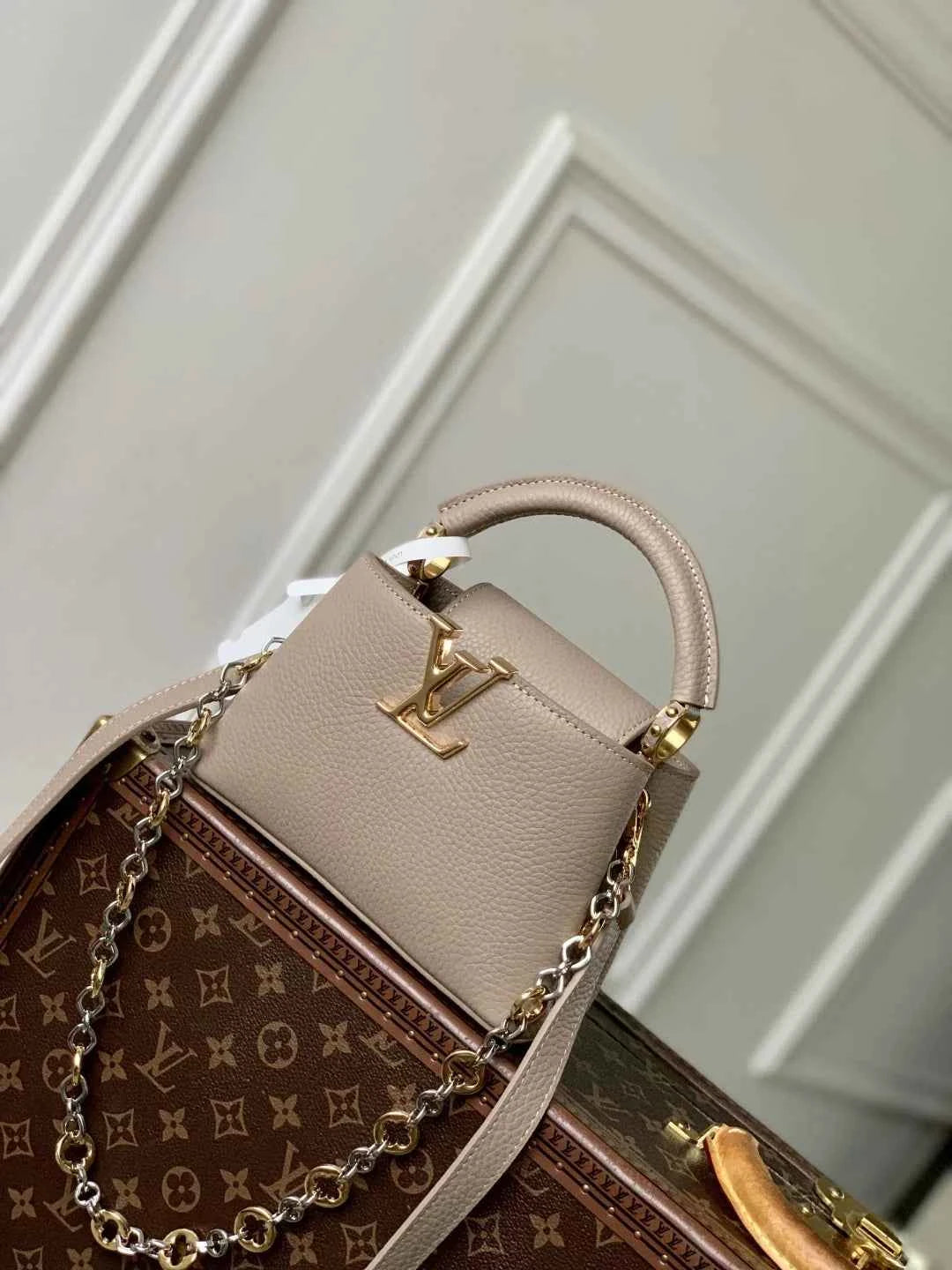 Louis Vuitton Capucines Mini Bag, M12938 Taurillon leather