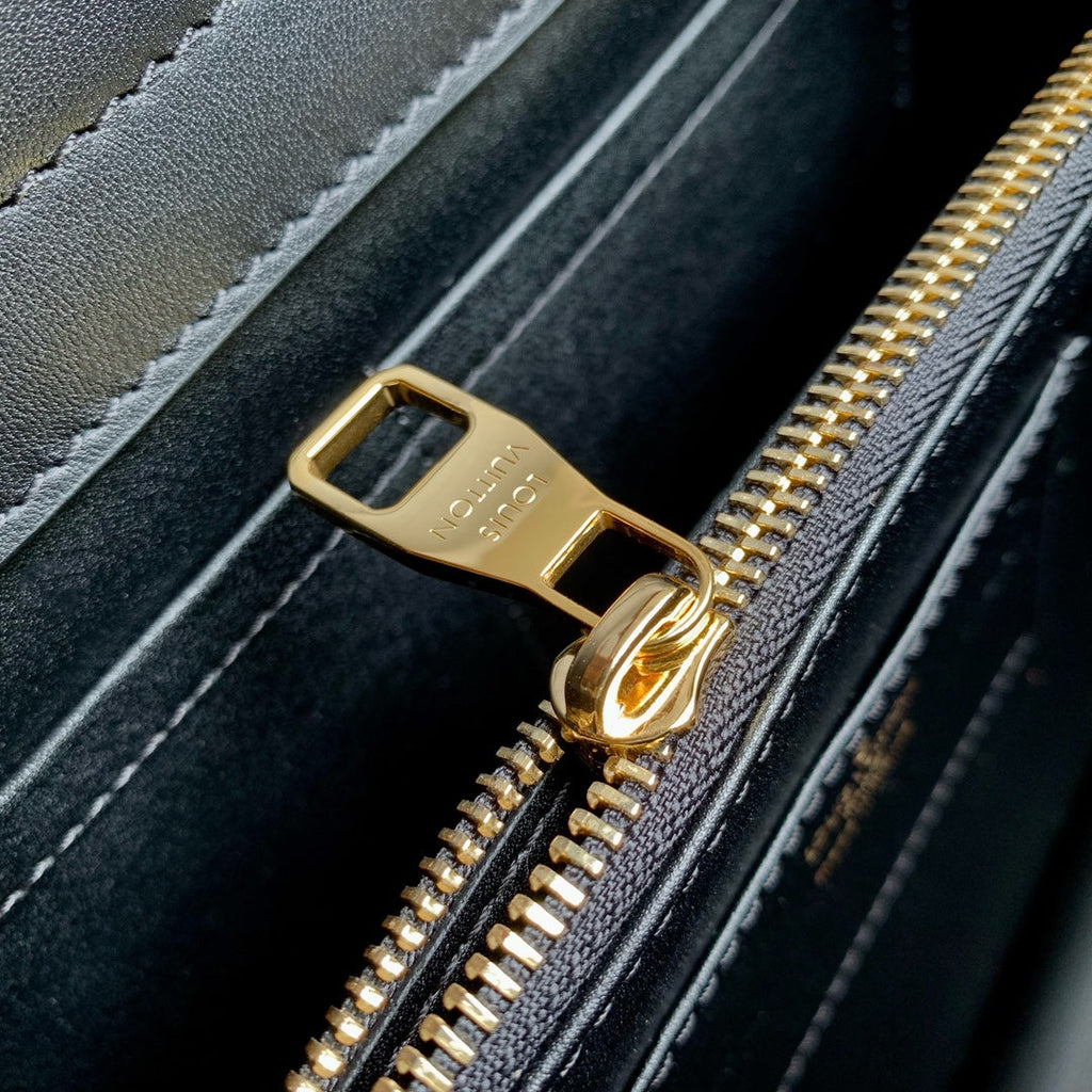 Louis Vuitton Capucines GM Souple M24607 Black