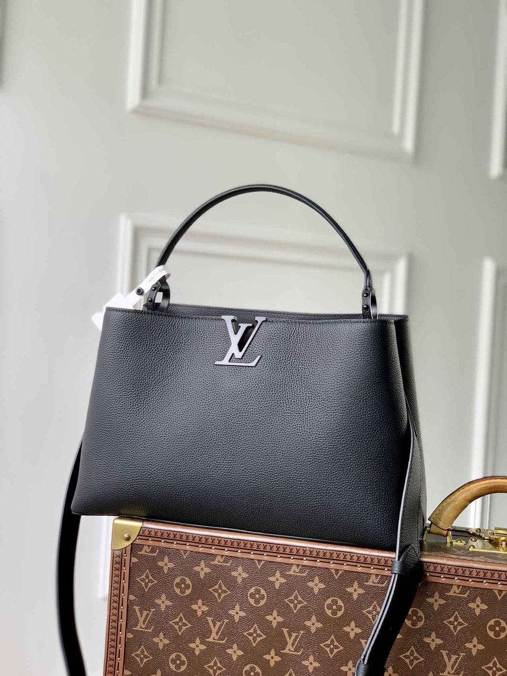 Louis Vuitton Capucines GM Souple M24880 Black