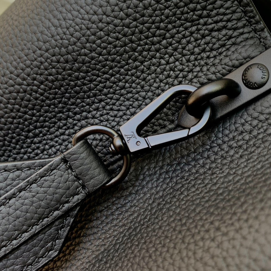 Louis Vuitton Capucines GM Souple M24880 Black